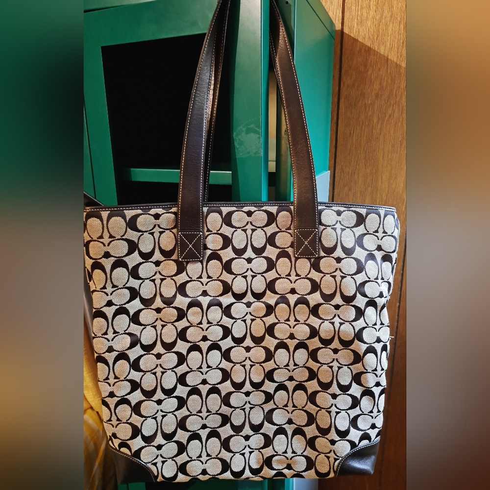 Coach Bag - Picture 4 of 9